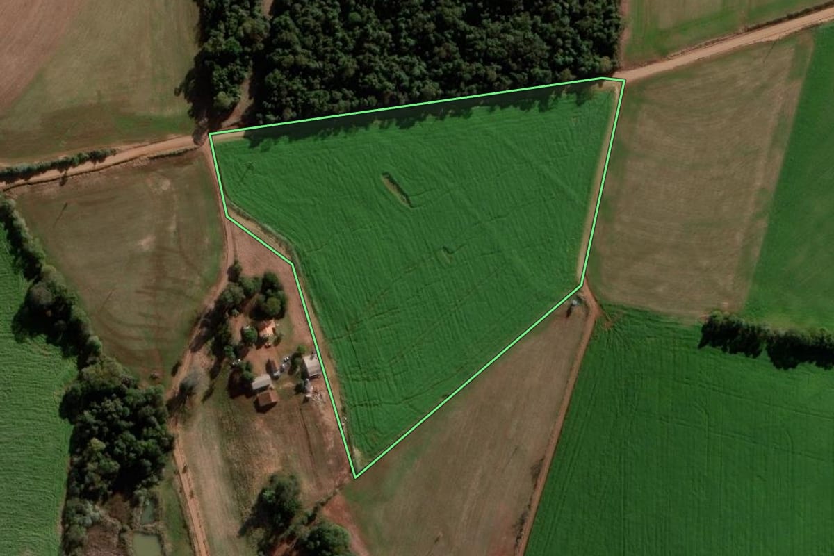 Imagem de satélite do imóvel rural em Coronel Bicaco (RS), com o contorno declarado no CAR desenhado por cima.