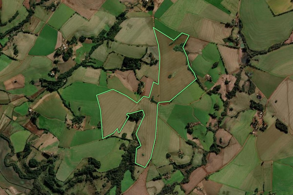 Imagem de satélite do imóvel rural em Coronel Bicaco (RS), com o contorno declarado no CAR desenhado por cima.