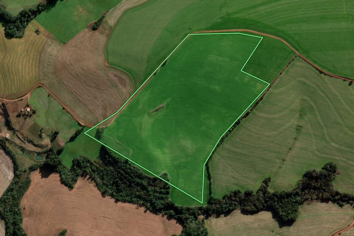 Imagem de satélite do imóvel rural em Coronel Bicaco (RS), com o contorno declarado no CAR desenhado por cima.