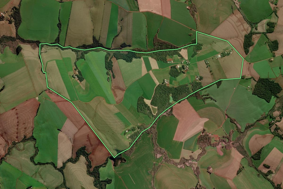 Imagem de satélite do imóvel rural em Coronel Bicaco (RS), com o contorno declarado no CAR desenhado por cima.