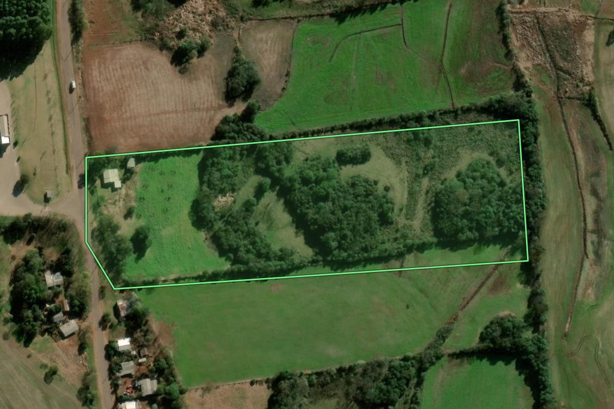 Imagem de satélite do imóvel rural em Coronel Bicaco (RS), com o contorno declarado no CAR desenhado por cima.