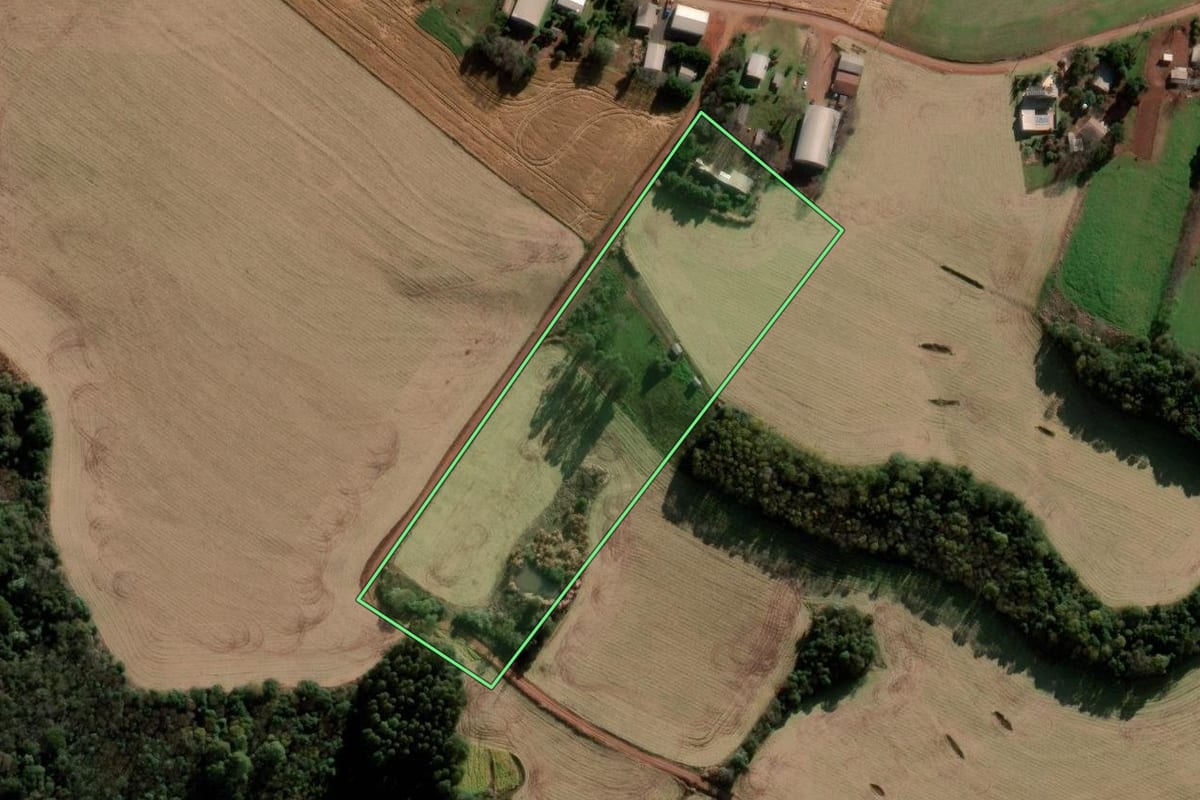 Imagem de satélite do imóvel rural em Coronel Bicaco (RS), com o contorno declarado no CAR desenhado por cima.