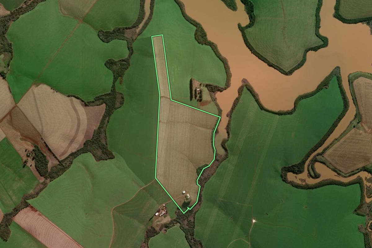 Imagem de satélite do imóvel rural em Coronel Bicaco (RS), com o contorno declarado no CAR desenhado por cima.