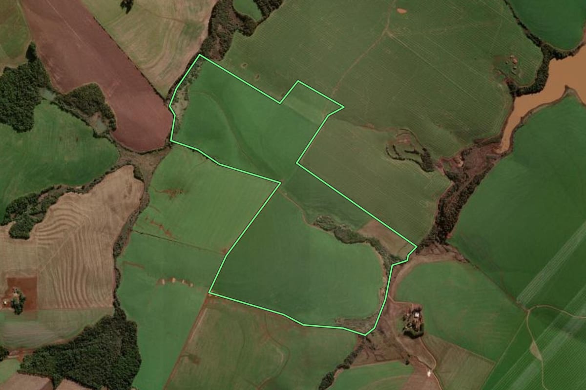 Imagem de satélite do imóvel rural em Coronel Bicaco (RS), com o contorno declarado no CAR desenhado por cima.