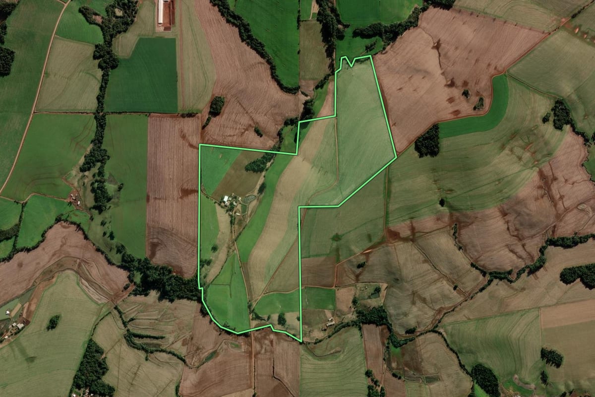 Imagem de satélite do imóvel rural em Coronel Bicaco (RS), com o contorno declarado no CAR desenhado por cima.