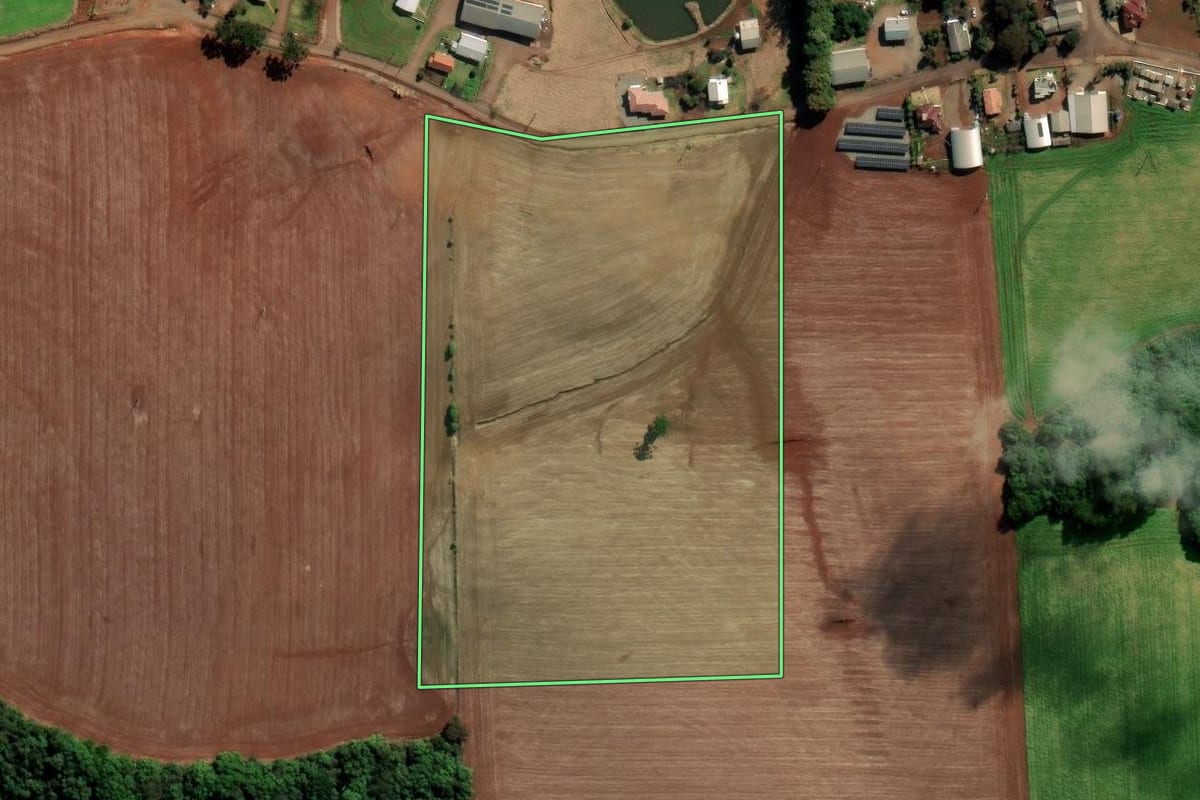 Imagem de satélite do imóvel rural em Coxilha (RS), com o contorno declarado no CAR desenhado por cima.