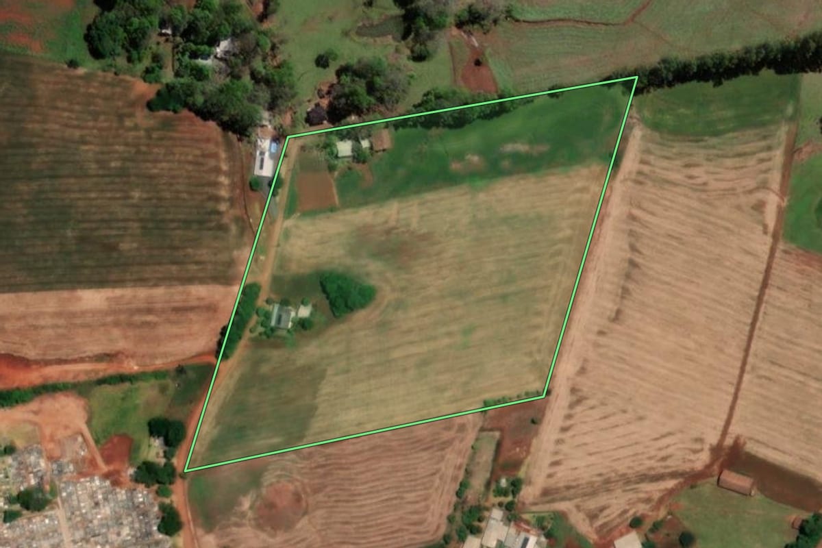 Imagem de satélite do imóvel rural em Crissiumal (RS), com o contorno declarado no CAR desenhado por cima.
