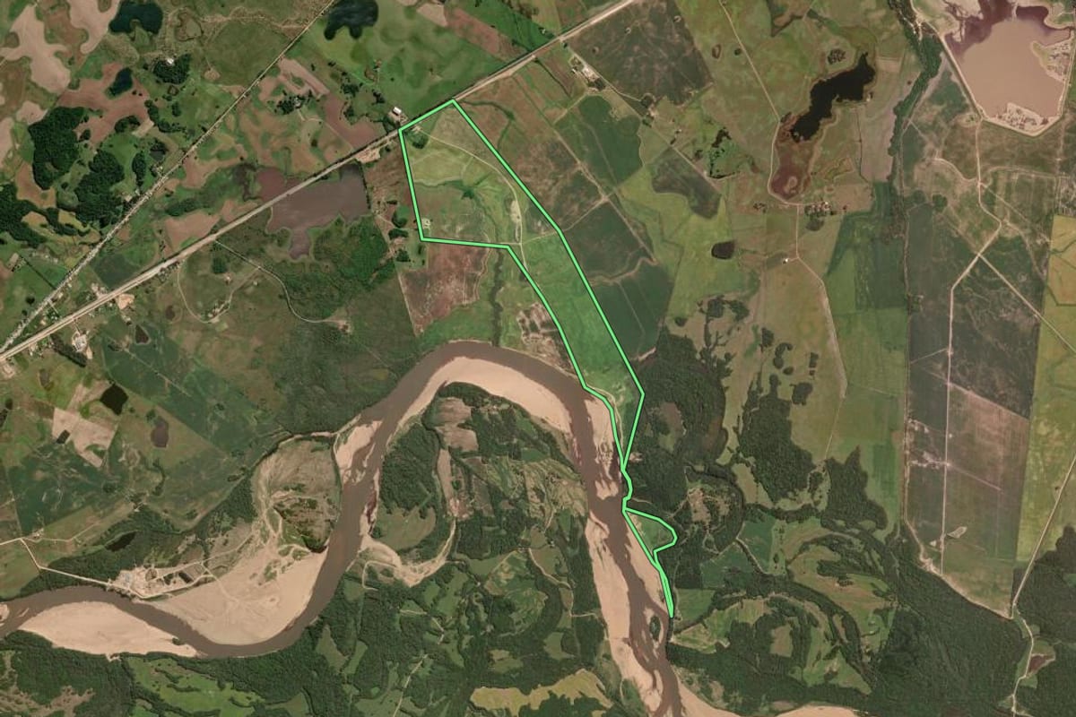 Imagem de satélite do imóvel rural em Cristal (RS), com o contorno declarado no CAR desenhado por cima.