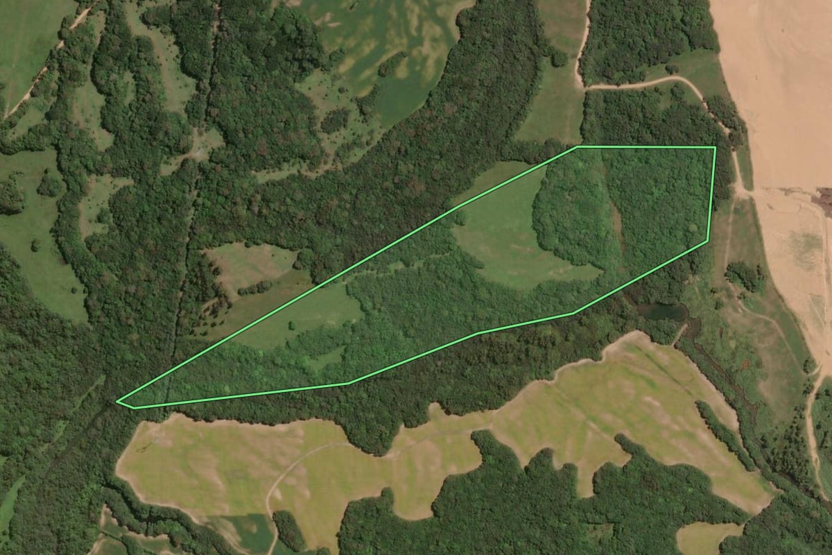 Imagem de satélite do imóvel rural em Cristal (RS), com o contorno declarado no CAR desenhado por cima.