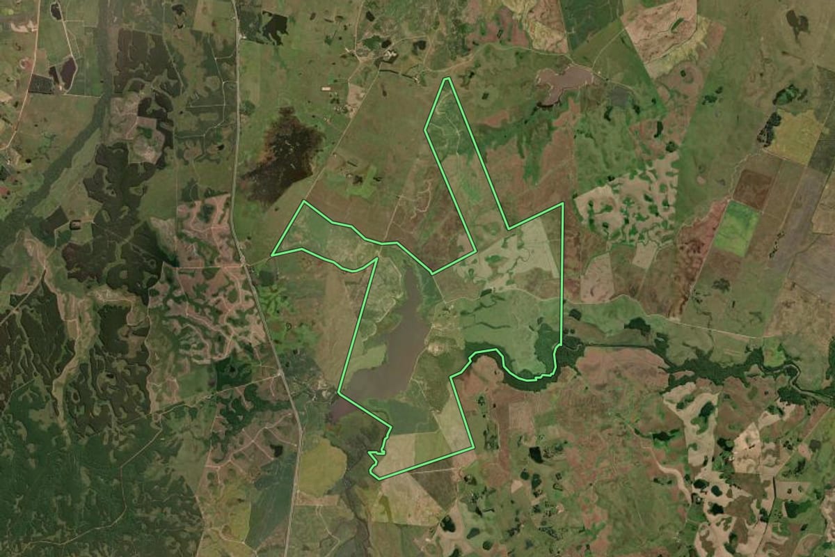 Imagem de satélite do imóvel rural em Cristal (RS), com o contorno declarado no CAR desenhado por cima.
