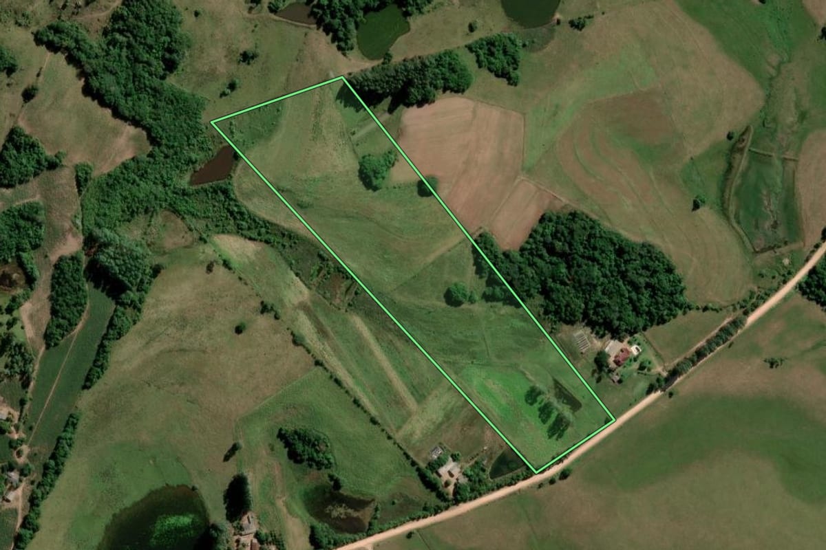 Imagem de satélite do imóvel rural em Cristal (RS), com o contorno declarado no CAR desenhado por cima.