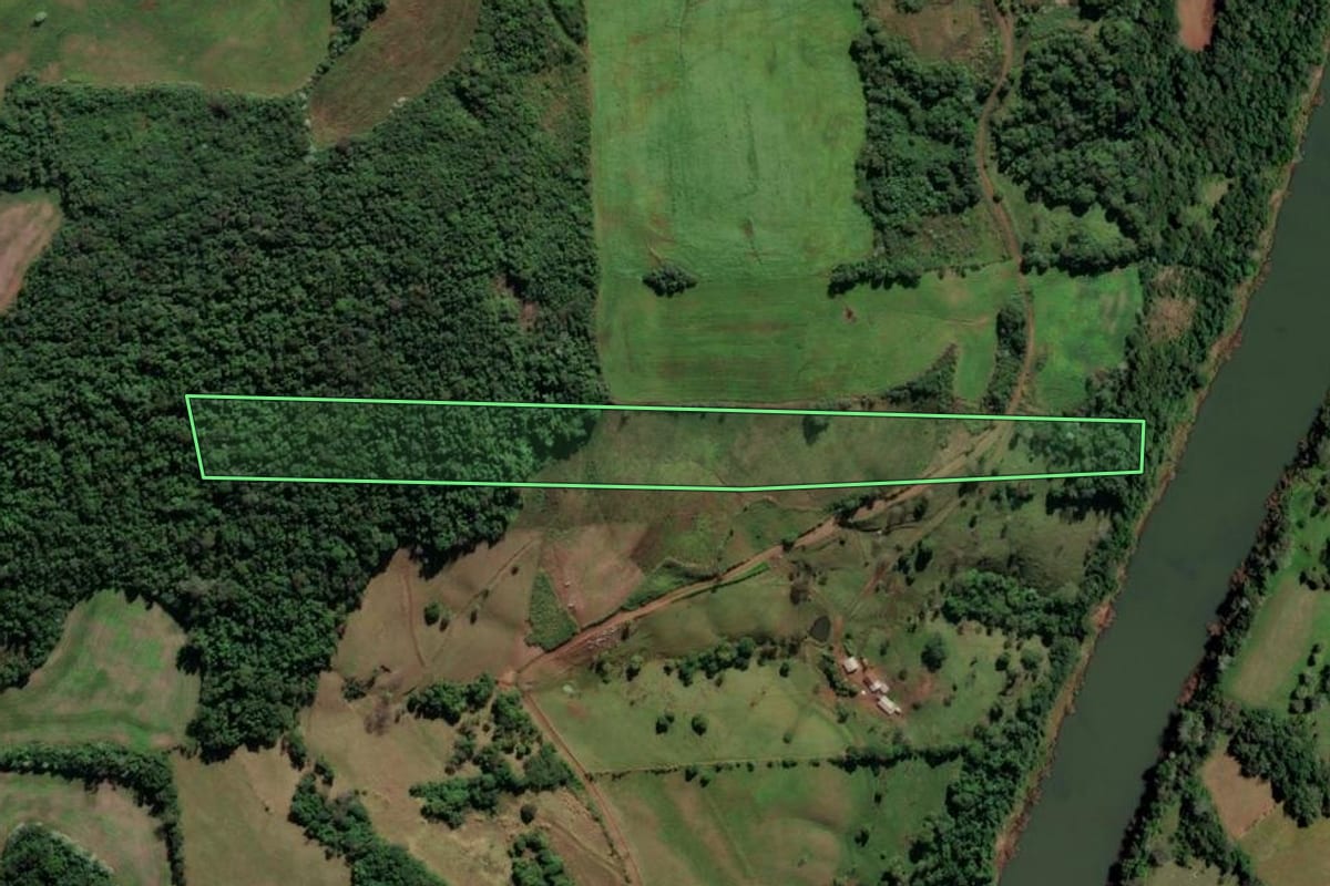 Imagem de satélite do imóvel rural em Cristal do Sul (RS), com o contorno declarado no CAR desenhado por cima.