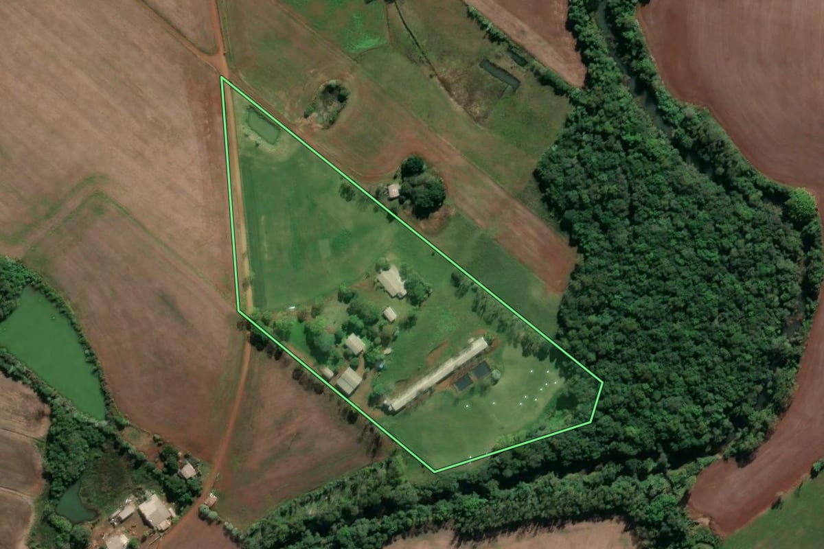 Imagem de satélite do imóvel rural em Cristal do Sul (RS), com o contorno declarado no CAR desenhado por cima.