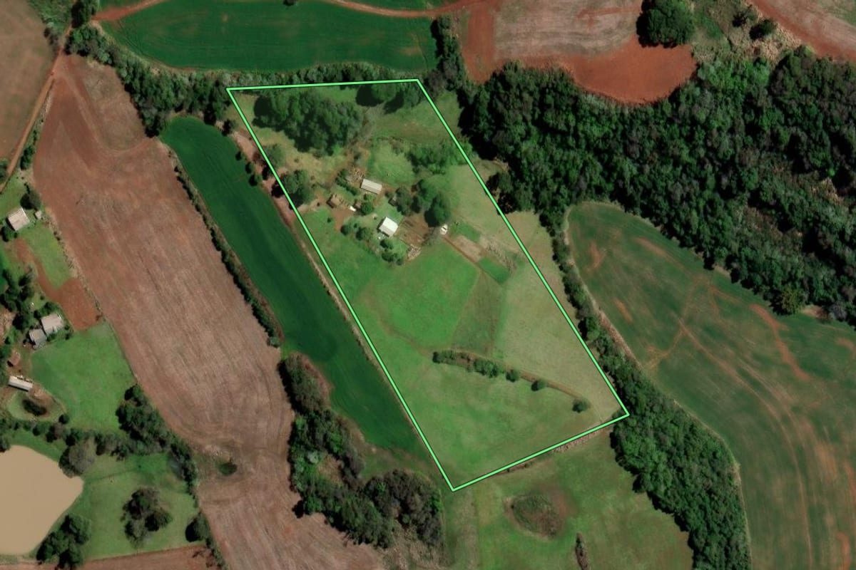Imagem de satélite do imóvel rural em Cristal do Sul (RS), com o contorno declarado no CAR desenhado por cima.