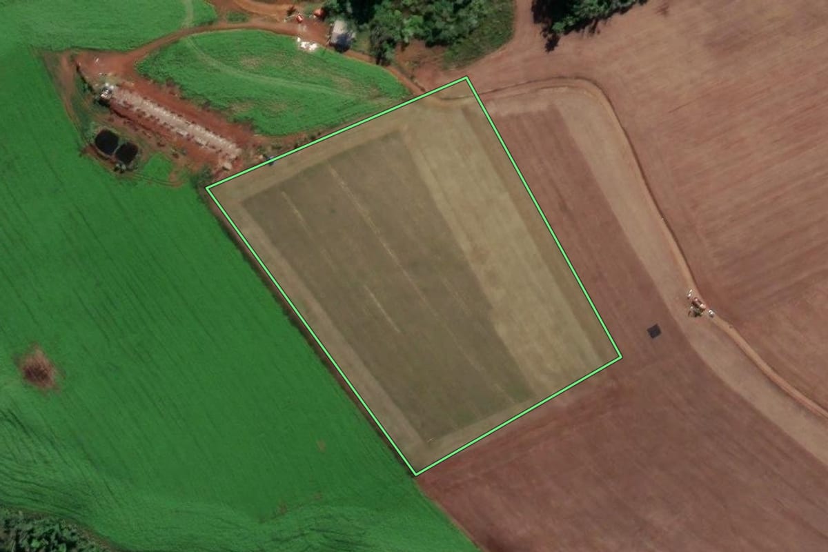 Imagem de satélite do imóvel rural em Cristal do Sul (RS), com o contorno declarado no CAR desenhado por cima.