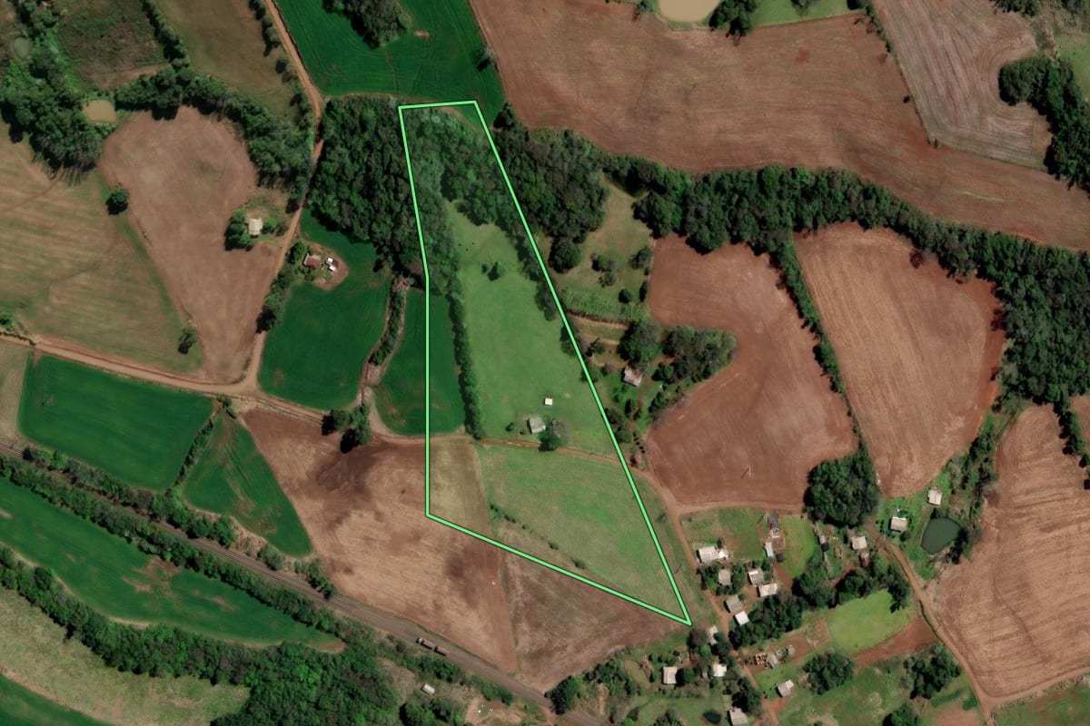 Imagem de satélite do imóvel rural em Cristal do Sul (RS), com o contorno declarado no CAR desenhado por cima.