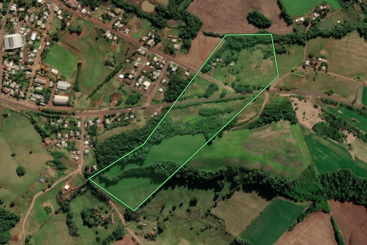Imagem de satélite do imóvel rural em Cristal do Sul (RS), com o contorno declarado no CAR desenhado por cima.