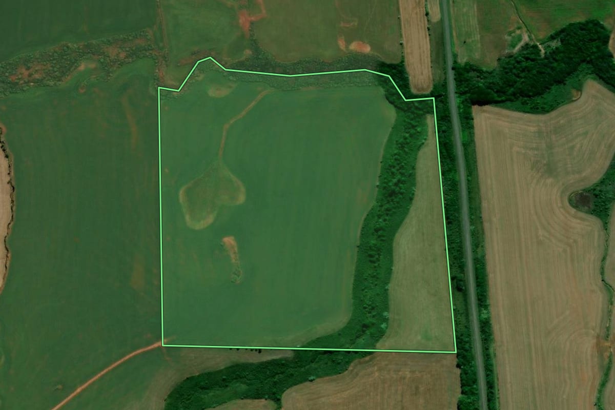 Imagem de satélite do imóvel rural em Cruz Alta (RS), com o contorno declarado no CAR desenhado por cima.