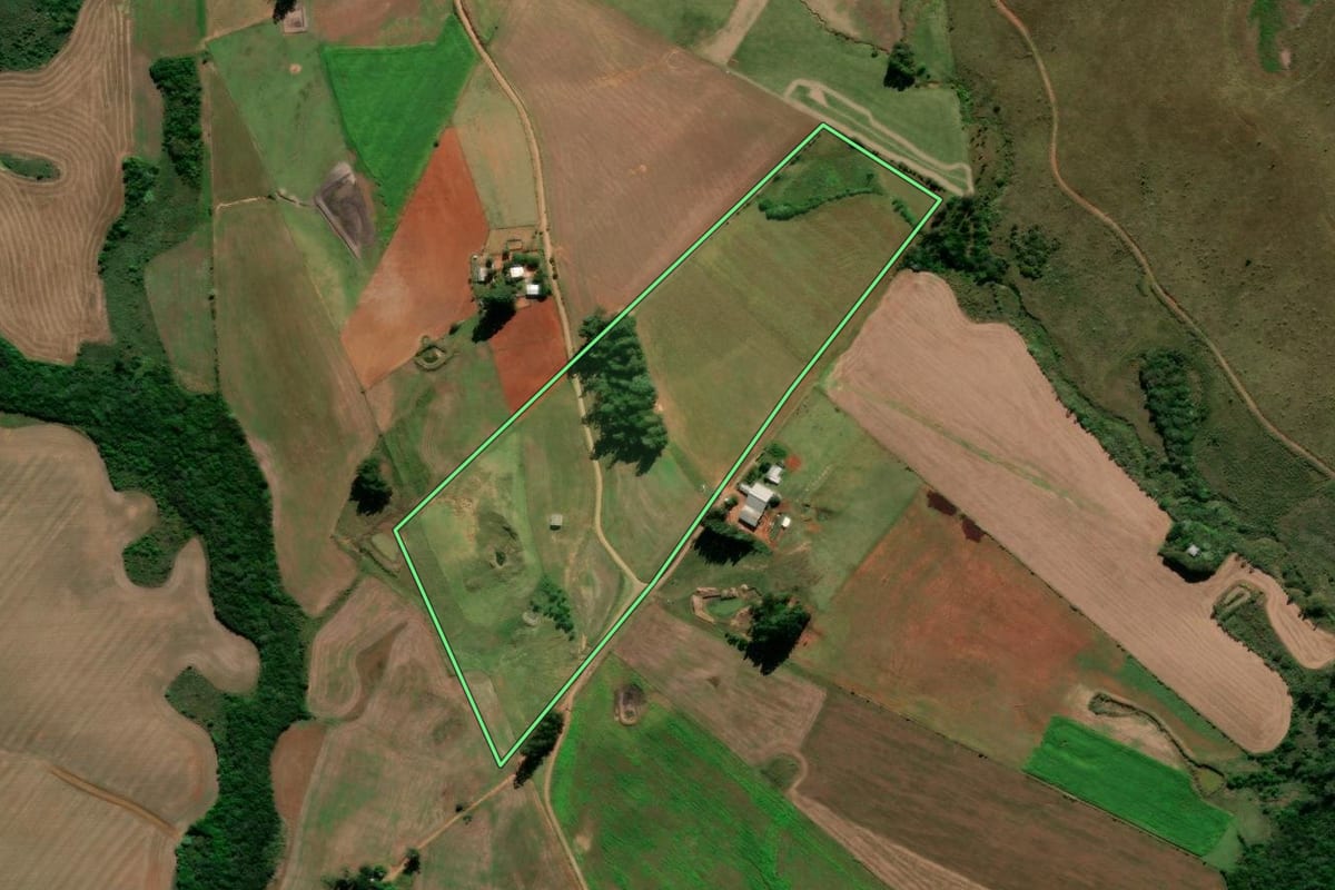 Imagem de satélite do imóvel rural em Cruz Alta (RS), com o contorno declarado no CAR desenhado por cima.