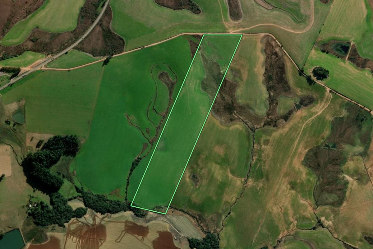 Imagem de satélite do imóvel rural em Cruz Alta (RS), com o contorno declarado no CAR desenhado por cima.