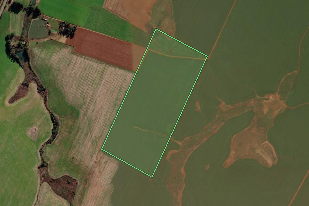Imagem de satélite do imóvel rural em Cruz Alta (RS), com o contorno declarado no CAR desenhado por cima.