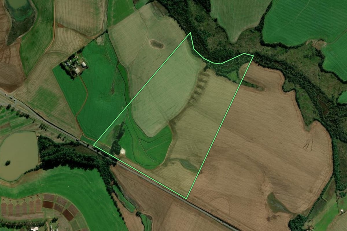 Imagem de satélite do imóvel rural em Cruz Alta (RS), com o contorno declarado no CAR desenhado por cima.