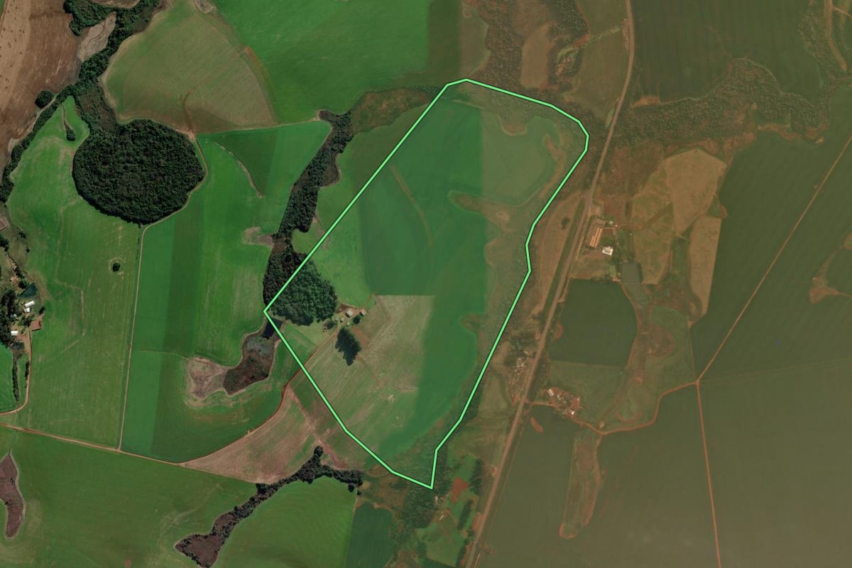 Imagem de satélite do imóvel rural em Cruz Alta (RS), com o contorno declarado no CAR desenhado por cima.