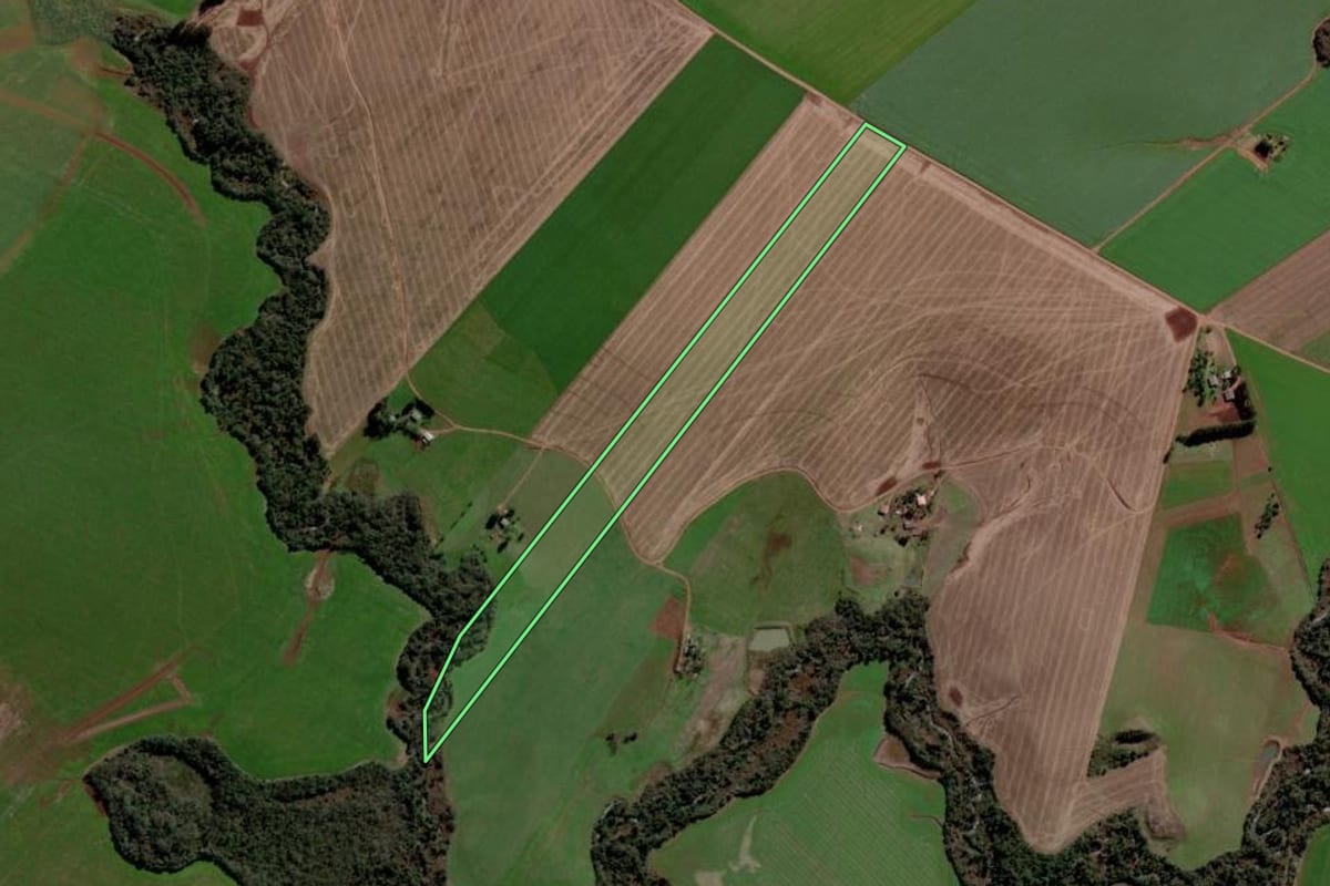 Imagem de satélite do imóvel rural em Cruz Alta (RS), com o contorno declarado no CAR desenhado por cima.