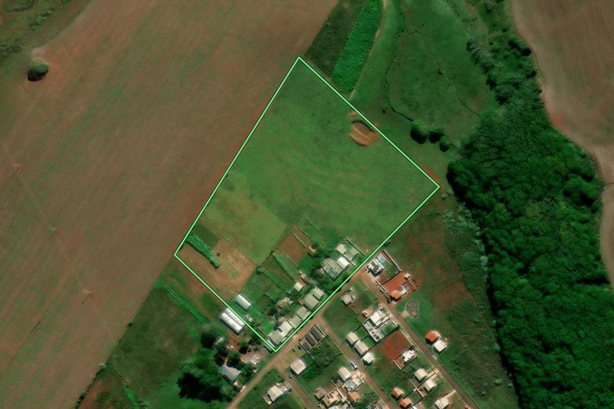 Imagem de satélite do imóvel rural em Cruz Alta (RS), com o contorno declarado no CAR desenhado por cima.