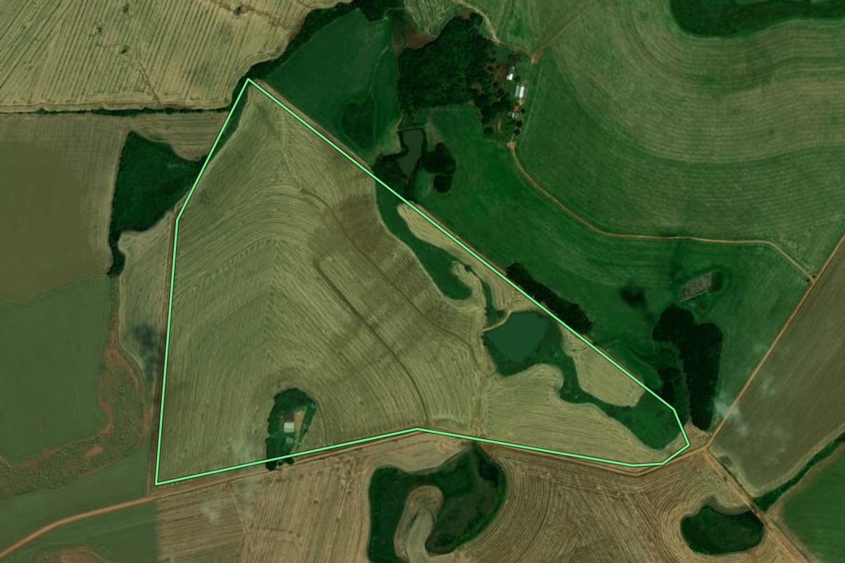 Imagem de satélite do imóvel rural em Cruz Alta (RS), com o contorno declarado no CAR desenhado por cima.