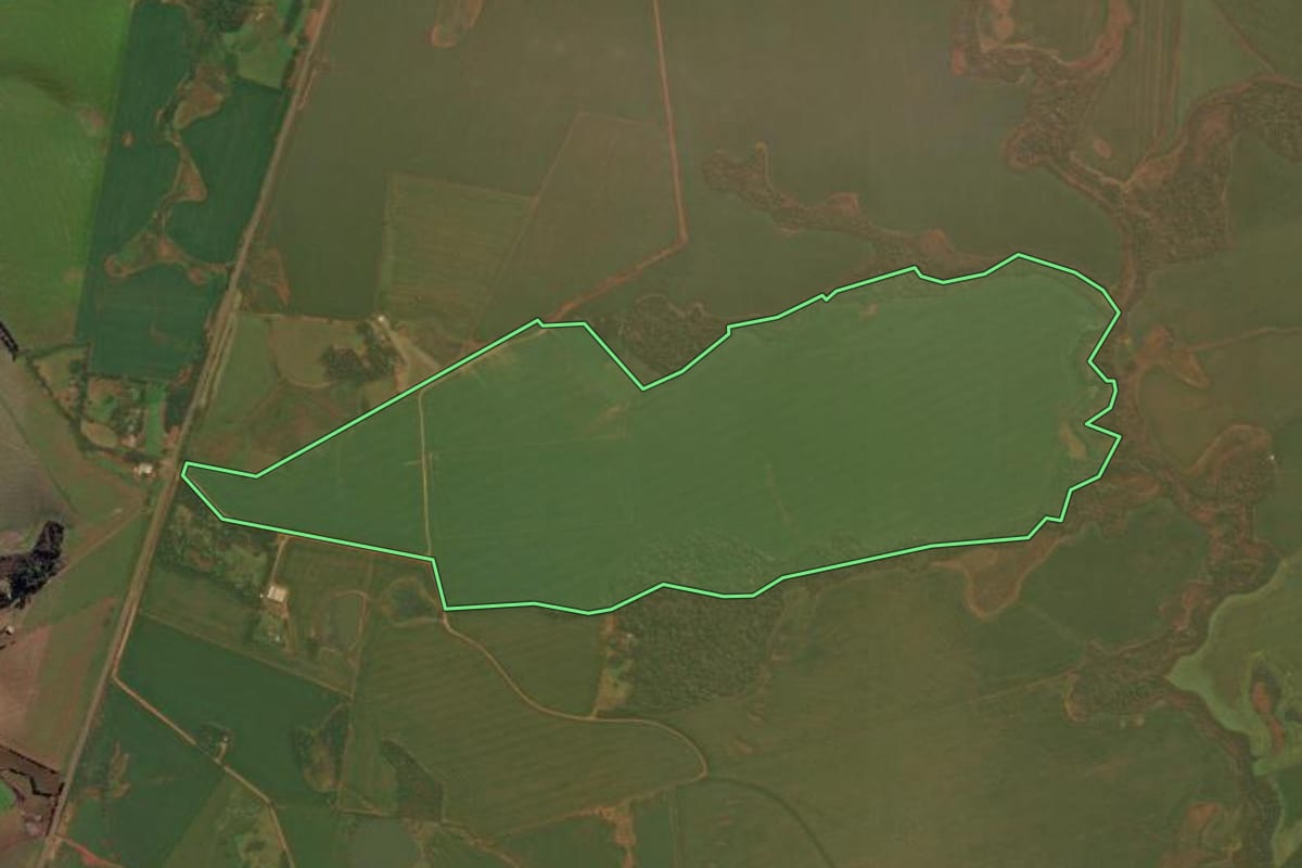 Imagem de satélite do imóvel rural em Cruz Alta (RS), com o contorno declarado no CAR desenhado por cima.