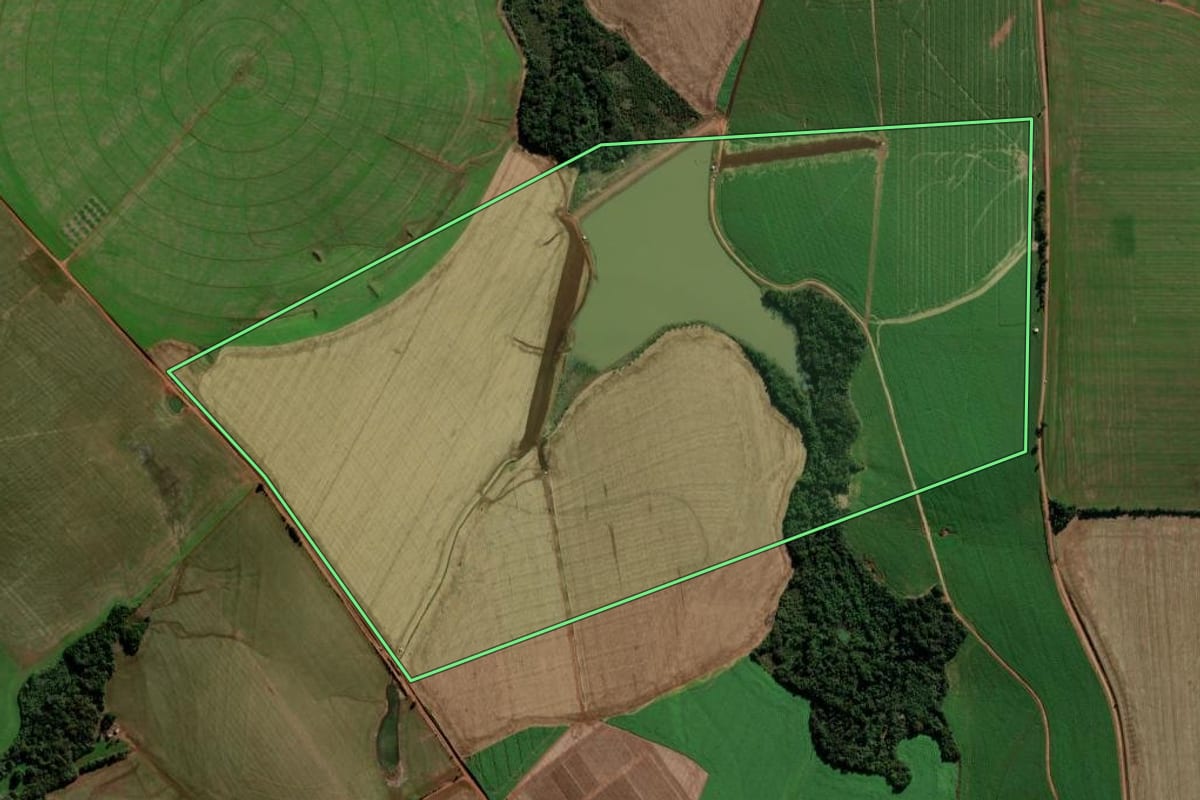 Imagem de satélite do imóvel rural em Cruz Alta (RS), com o contorno declarado no CAR desenhado por cima.
