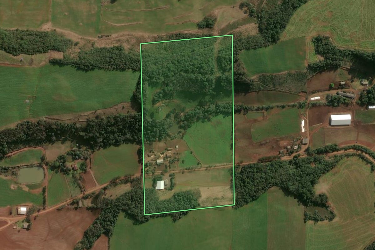 Imagem de satélite do imóvel rural em Cruzaltense (RS), com o contorno declarado no CAR desenhado por cima.