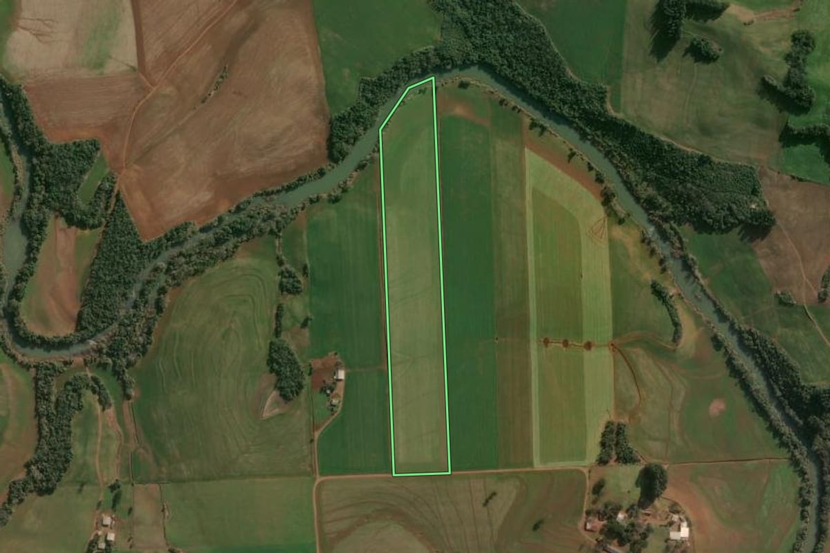 Imagem de satélite do imóvel rural em Cruzaltense (RS), com o contorno declarado no CAR desenhado por cima.