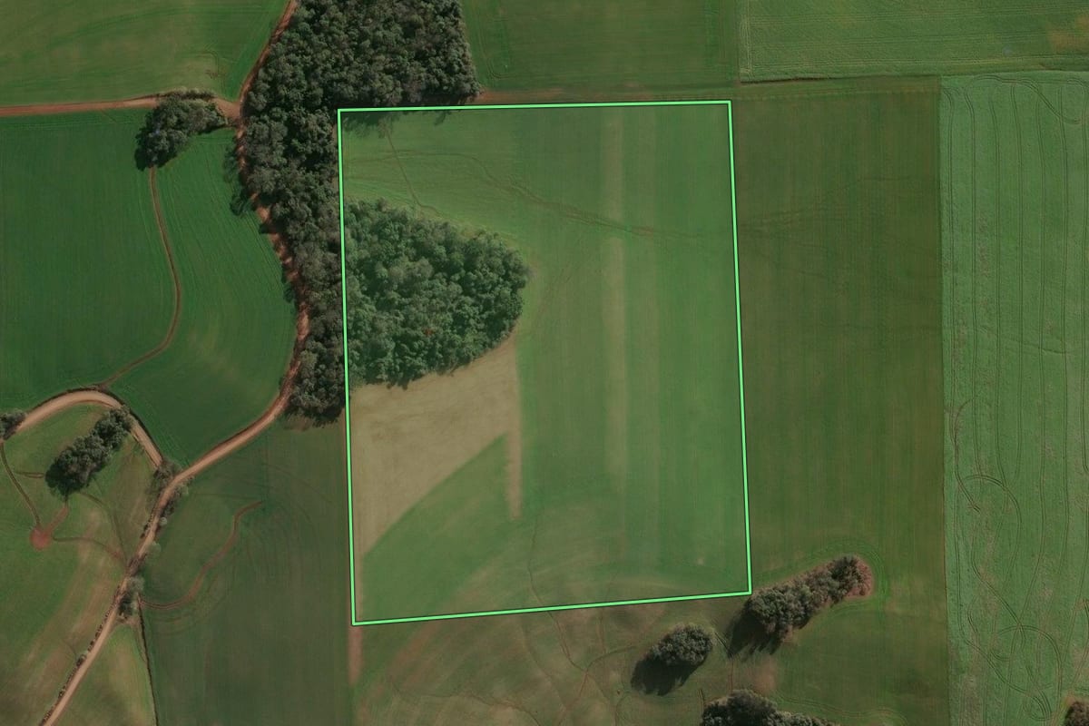 Imagem de satélite do imóvel rural em Cruzaltense (RS), com o contorno declarado no CAR desenhado por cima.