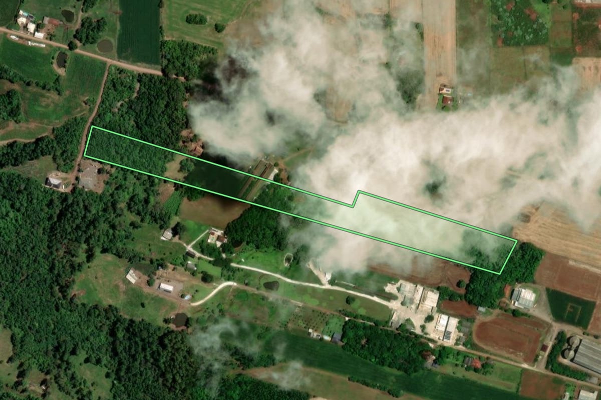 Imagem de satélite do imóvel rural em Cruzeiro do Sul (RS), com o contorno declarado no CAR desenhado por cima.