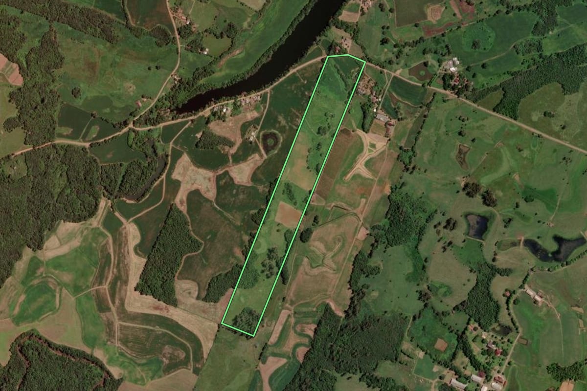 Imagem de satélite do imóvel rural em Cruzeiro do Sul (RS), com o contorno declarado no CAR desenhado por cima.