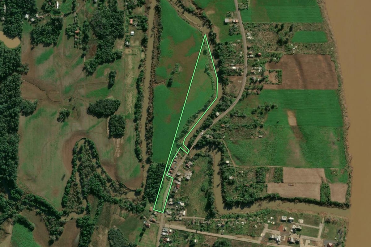 Imagem de satélite do imóvel rural em Cruzeiro do Sul (RS), com o contorno declarado no CAR desenhado por cima.