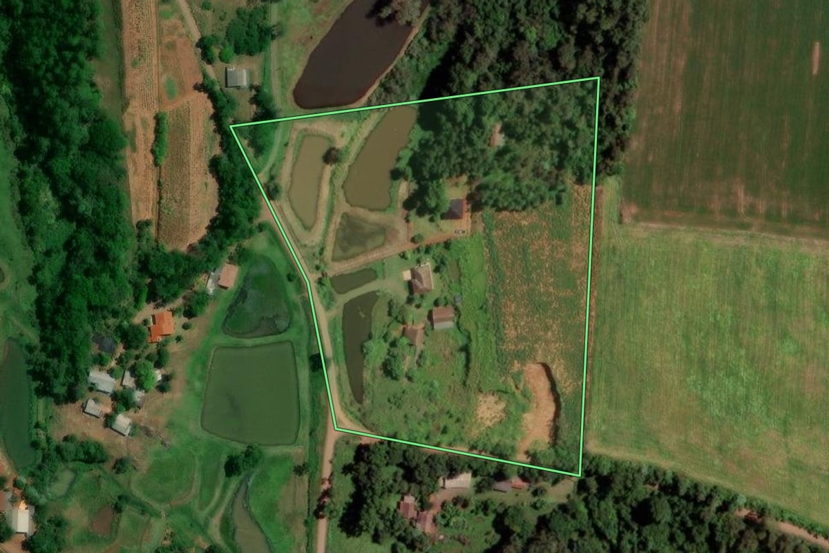 Imagem de satélite do imóvel rural em Cruzeiro do Sul (RS), com o contorno declarado no CAR desenhado por cima.