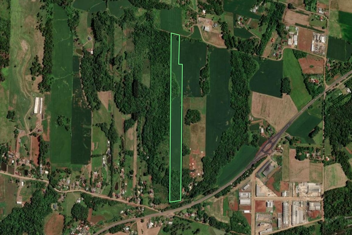 Imagem de satélite do imóvel rural em Cruzeiro do Sul (RS), com o contorno declarado no CAR desenhado por cima.