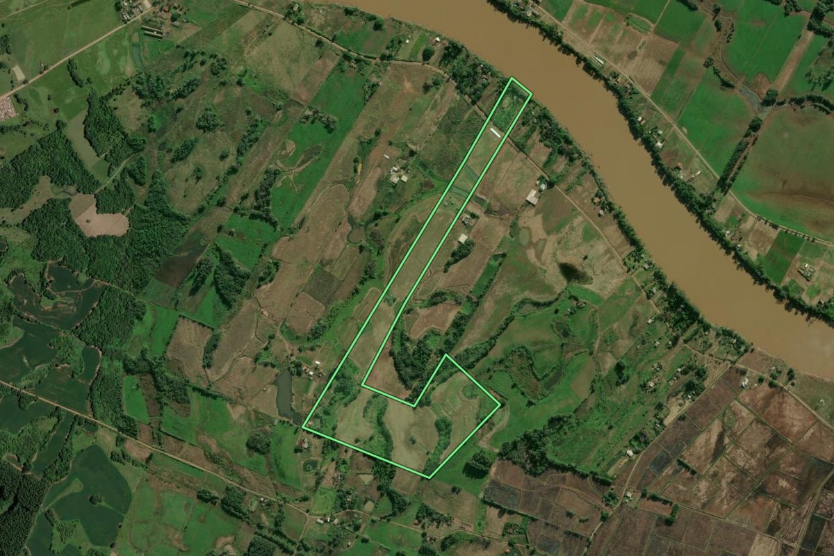 Imagem de satélite do imóvel rural em Cruzeiro do Sul (RS), com o contorno declarado no CAR desenhado por cima.