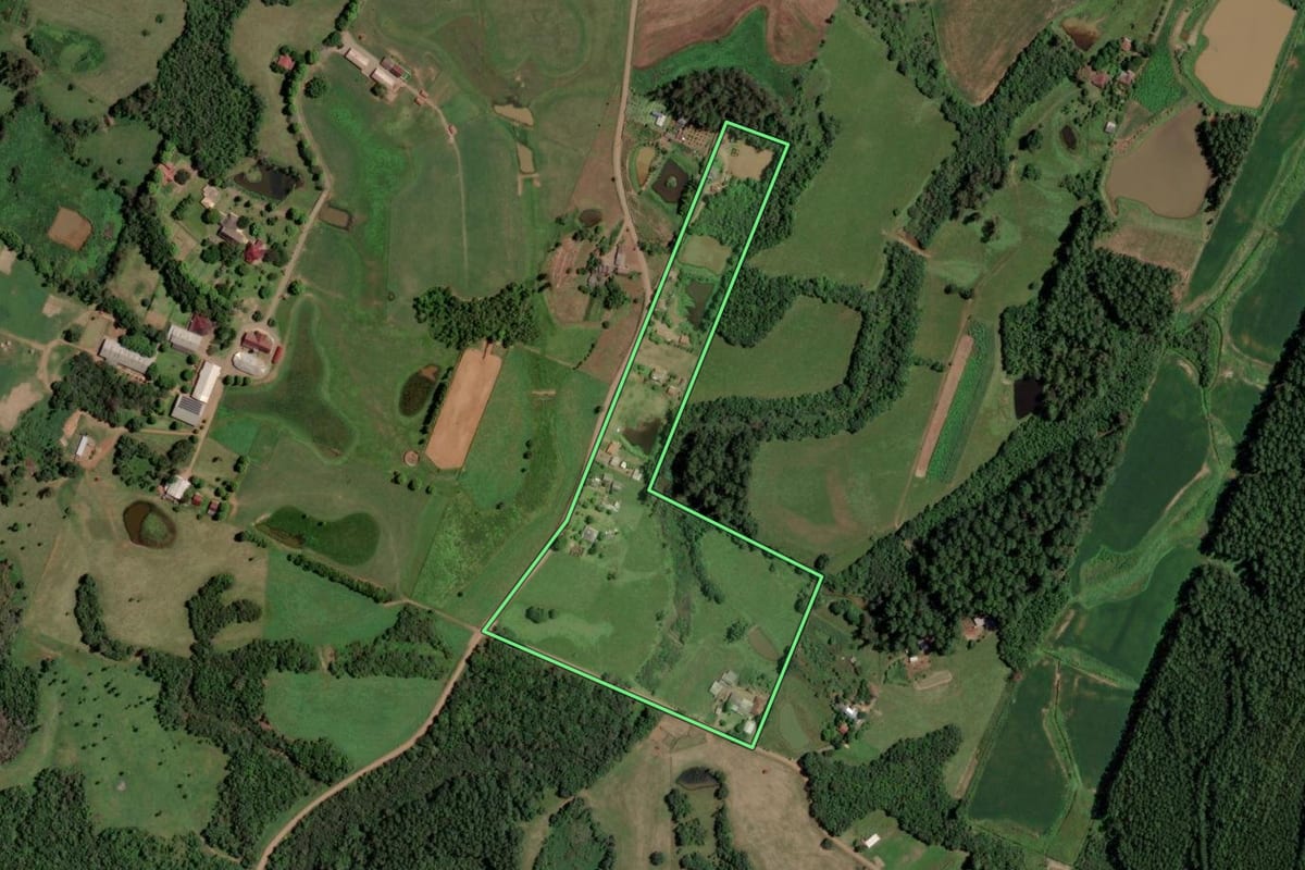 Imagem de satélite do imóvel rural em Cruzeiro do Sul (RS), com o contorno declarado no CAR desenhado por cima.
