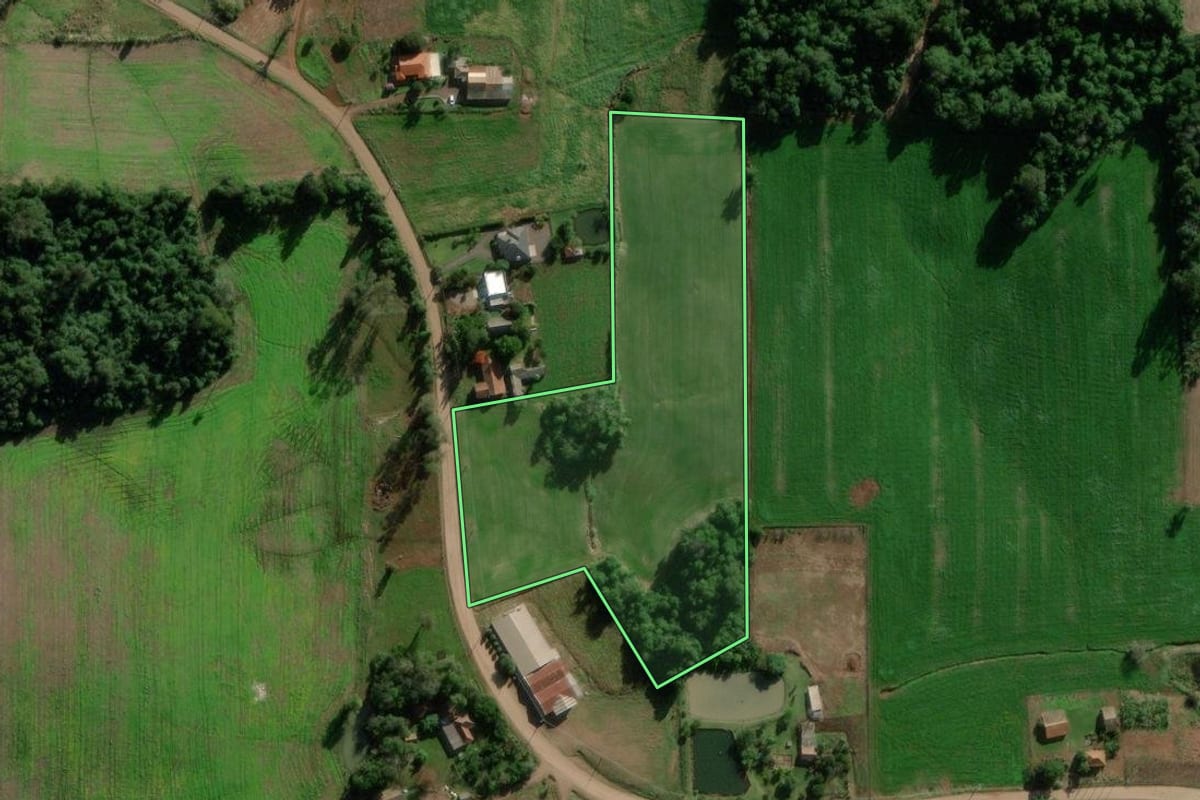 Imagem de satélite do imóvel rural em Cruzeiro do Sul (RS), com o contorno declarado no CAR desenhado por cima.