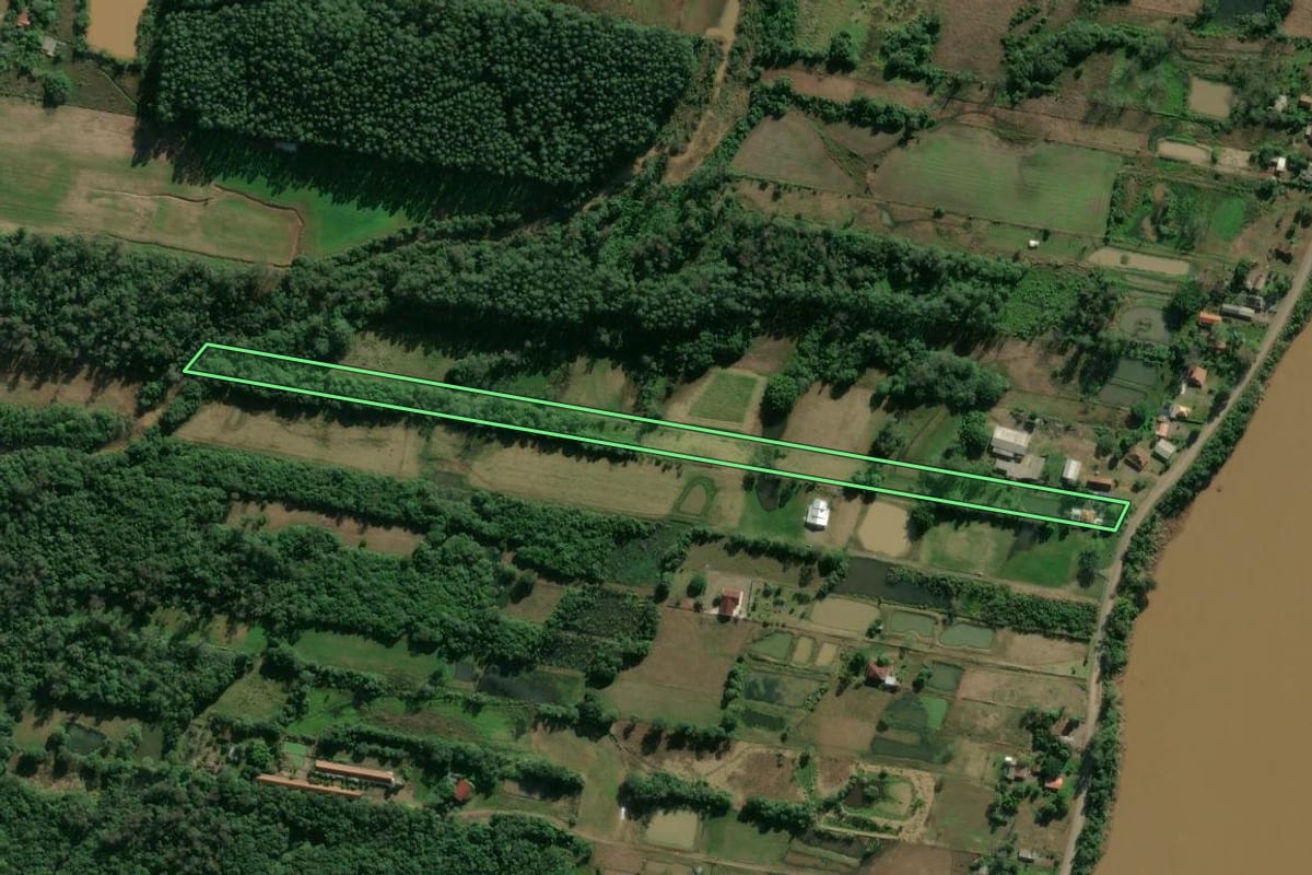 Imagem de satélite do imóvel rural em Cruzeiro do Sul (RS), com o contorno declarado no CAR desenhado por cima.