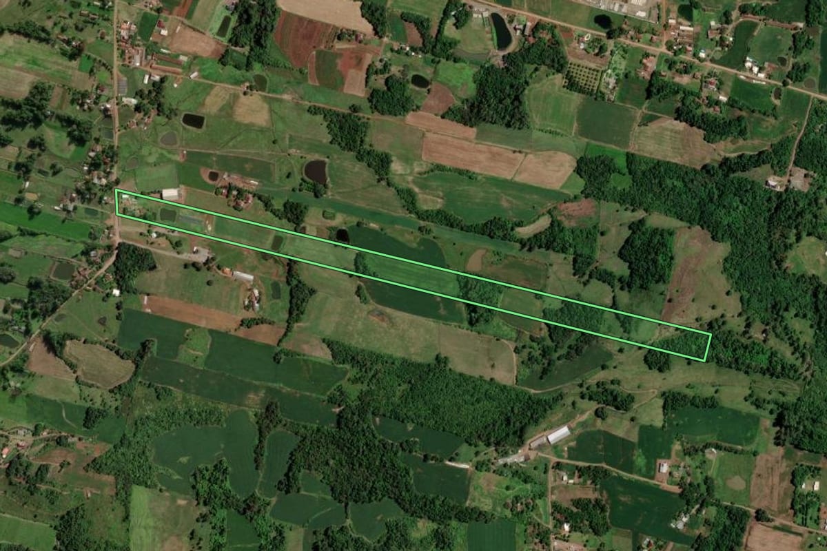 Imagem de satélite do imóvel rural em Cruzeiro do Sul (RS), com o contorno declarado no CAR desenhado por cima.