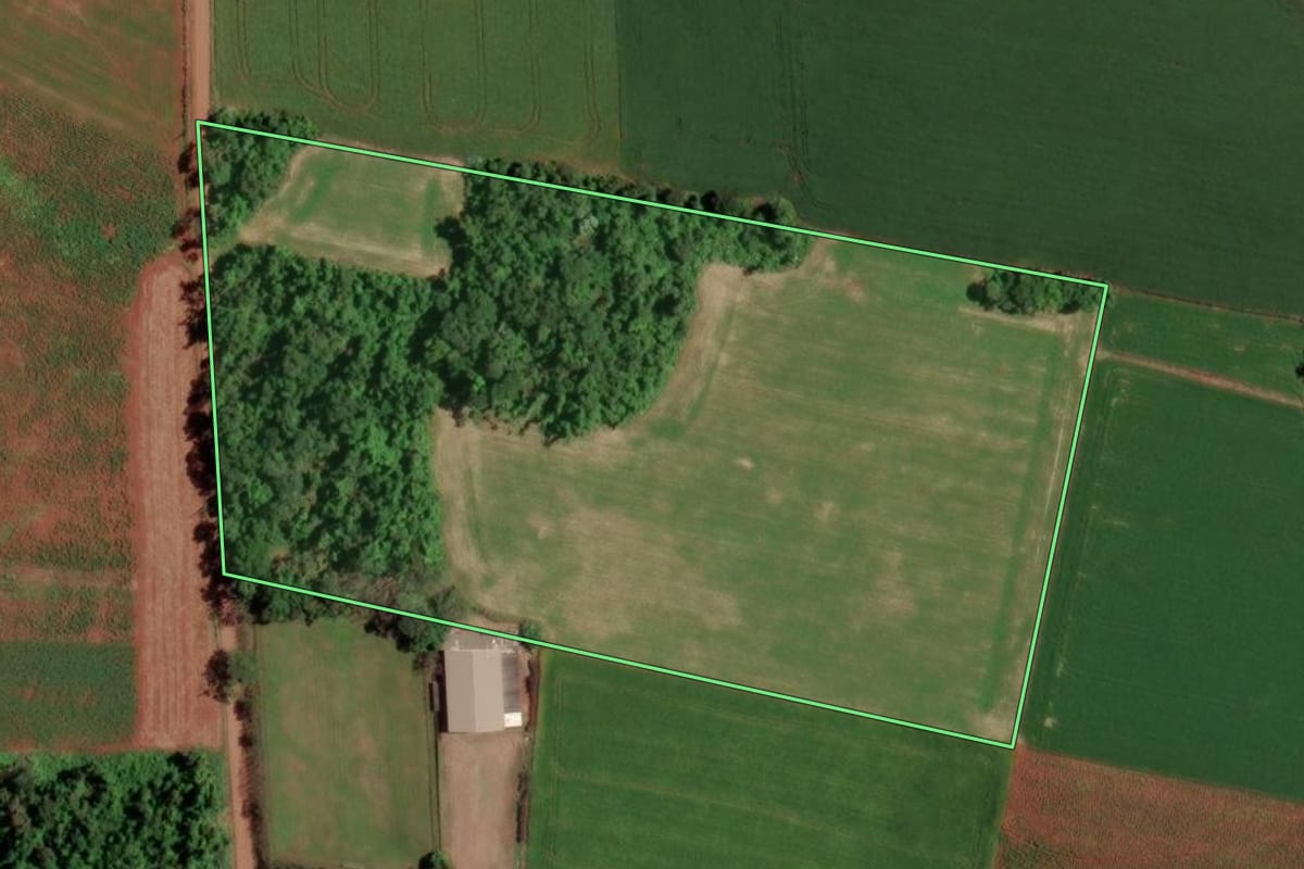 Imagem de satélite do imóvel rural em Cruzeiro do Sul (RS), com o contorno declarado no CAR desenhado por cima.