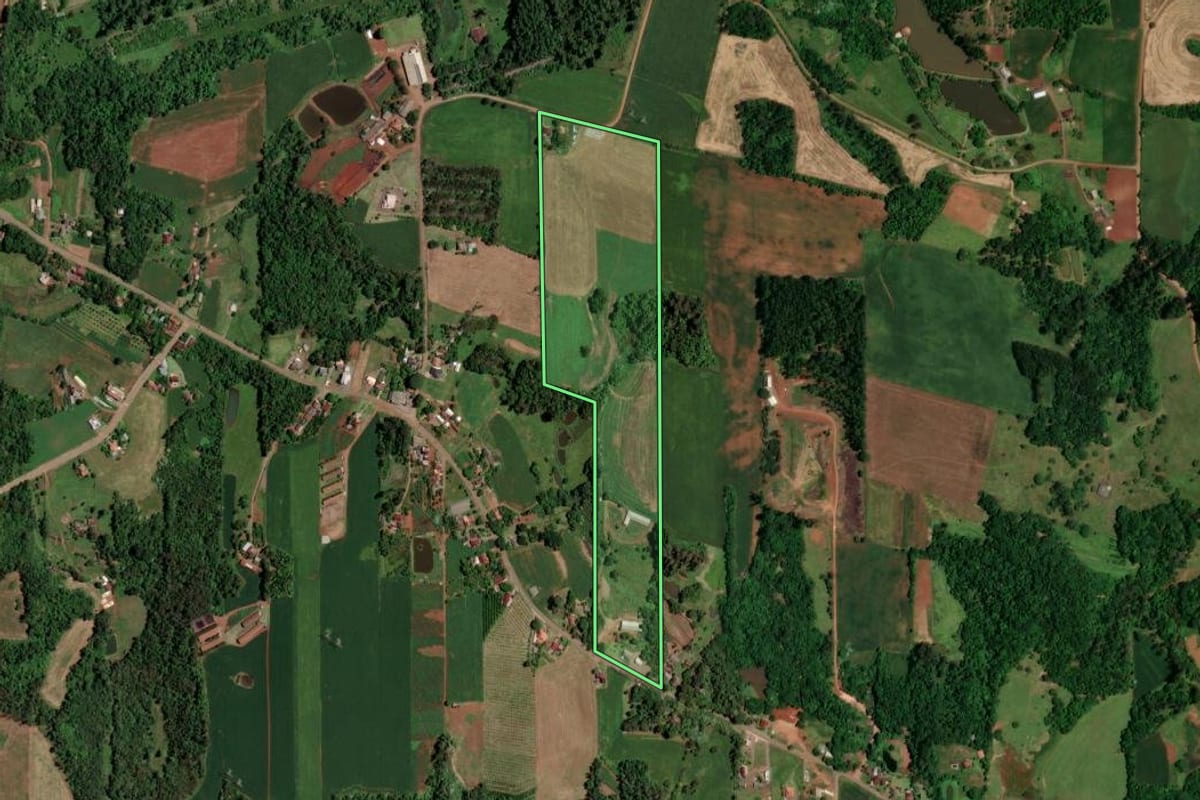 Imagem de satélite do imóvel rural em Cruzeiro do Sul (RS), com o contorno declarado no CAR desenhado por cima.