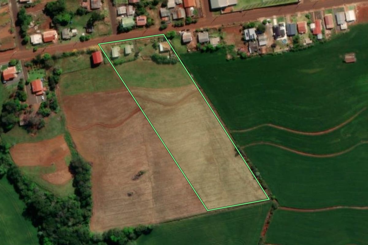 Imagem de satélite do imóvel rural em Derrubadas (RS), com o contorno declarado no CAR desenhado por cima.