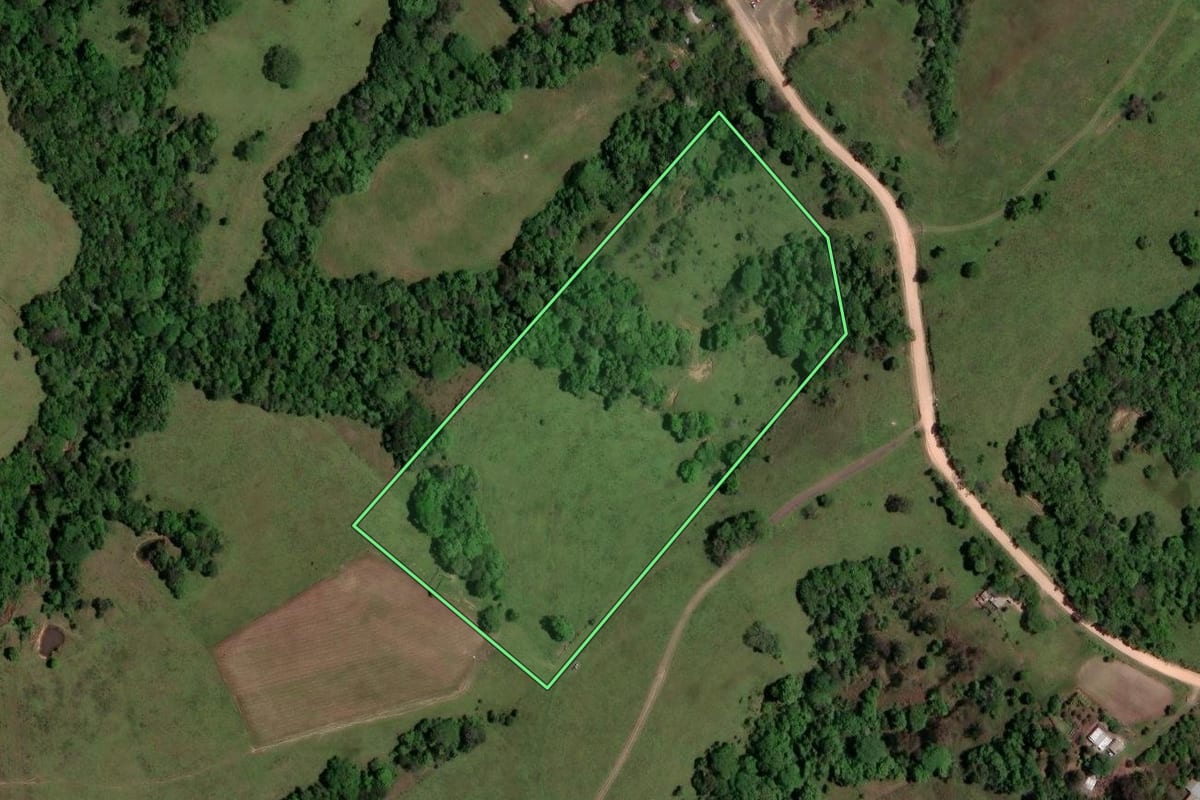 Imagem de satélite do imóvel rural em Dilermando de Aguiar (RS), com o contorno declarado no CAR desenhado por cima.