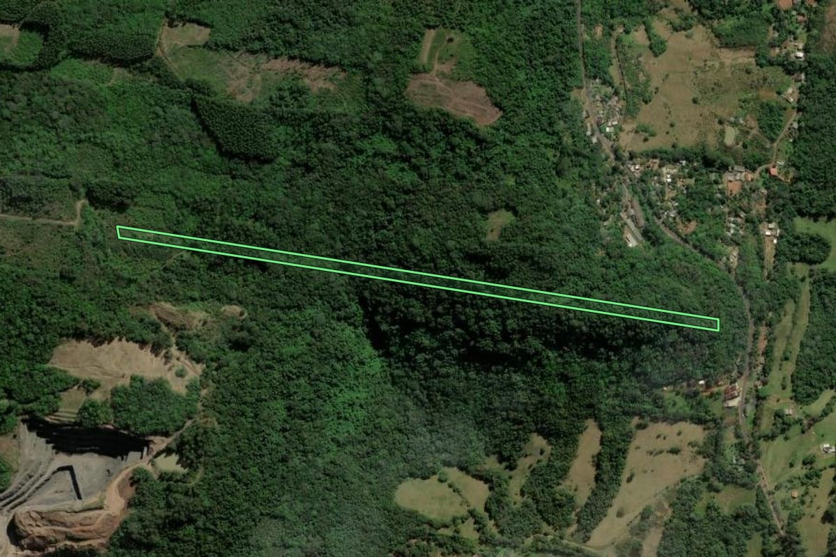 Imagem de satélite do imóvel rural em Dois Irmãos (RS), com o contorno declarado no CAR desenhado por cima.